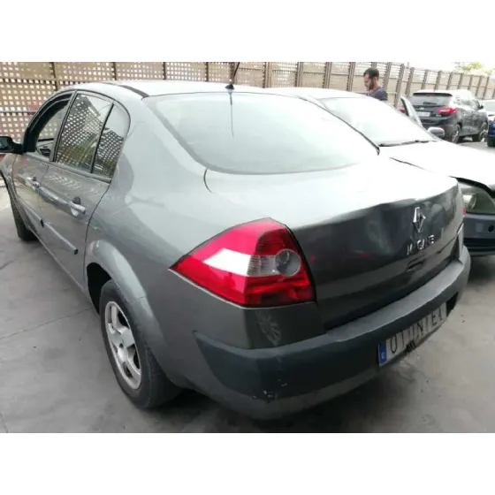 RENAULT MEGANE II CLASSIC BERLINA '2004 1.9 DCI DIESEL GRIS
