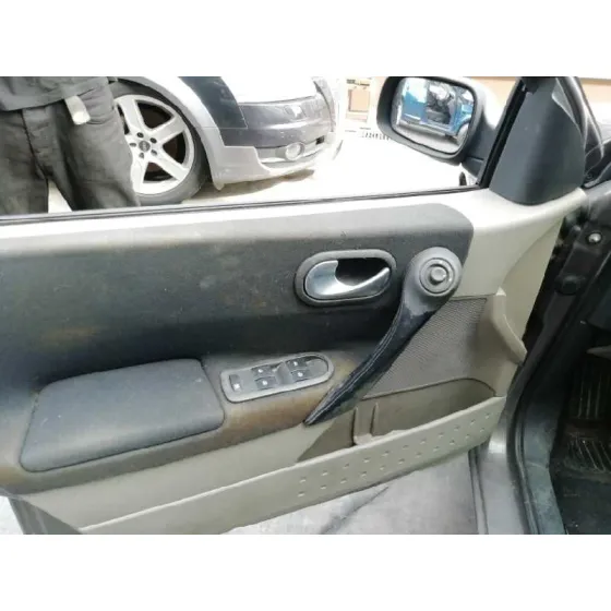 RENAULT MEGANE II CLASSIC BERLINA '2004 1.9 DCI DIESEL GRIS