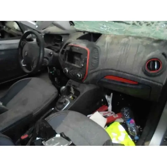 RENAULT CAPTUR '2017 LUXE GRIS PLATA