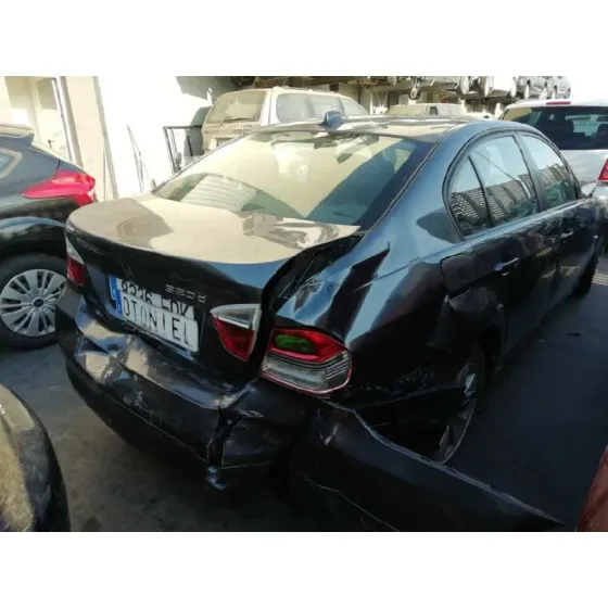 BMW SERIE 3 BERLINA (E90) '2006 320D GRIS