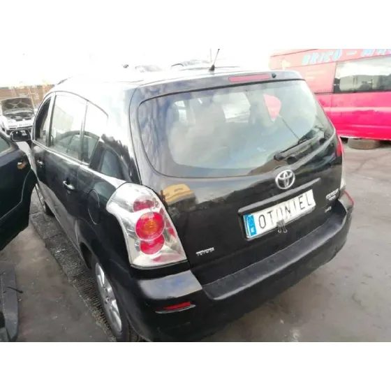 TOYOTA COROLLA VERSO (R1) '2005 2.2 TURBODIESEL CAT NEGRO