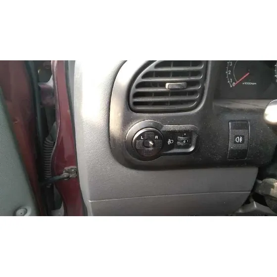 KIA SHUMA II '2002 1.6 LS BERLINA PORTON GRANATE