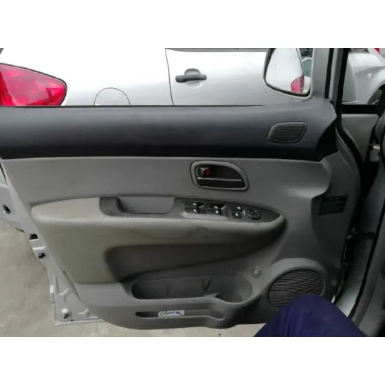 KIA CARENS (UN) '2006 CONCEPT PLATA