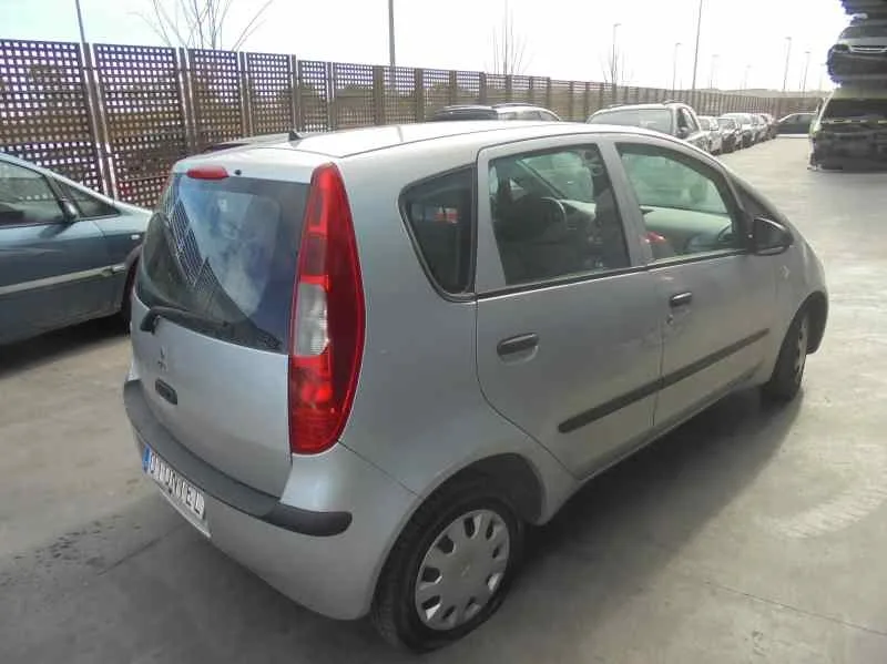 MITSUBISHI COLT BERLINA 5 (Z30A) MITSUBISHI COLT BERLINA 5 (Z30A) '2004 1.1 INFORM (D) PLATA 2004