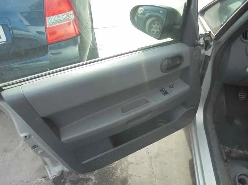 MITSUBISHI COLT BERLINA 5 (Z30A) '2004 1.1 INFORM (D) PLATA