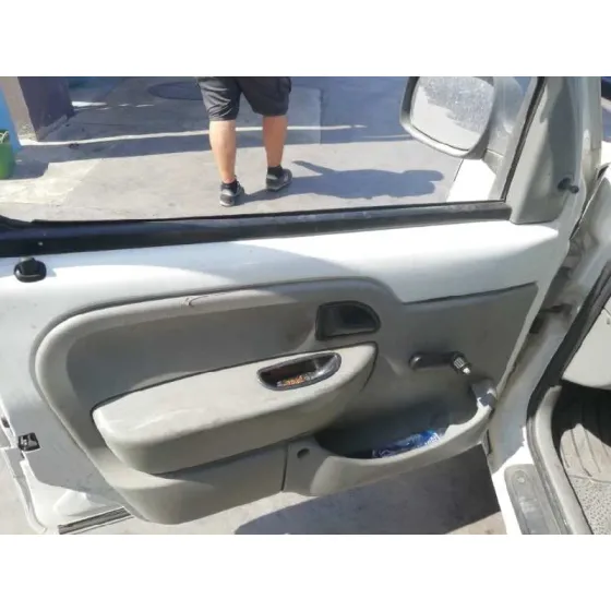 RENAULT KANGOO (F/KC0) '2004 AUTHENTIQUE BLANCO