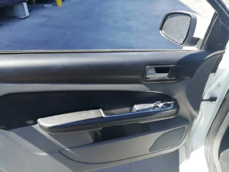 FORD FOCUS LIM. (CB4) FORD FOCUS LIM. (CB4) '2010 TREND BLANCO 2007