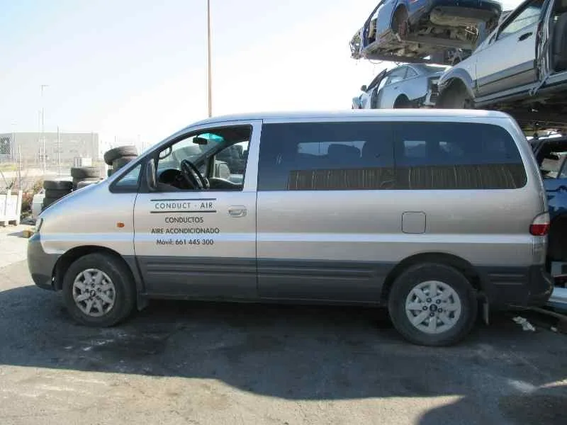 HYUNDAI H 1 HYUNDAI H 1 '2005 H 1 COMBI CON PUERTA DE DOS PLATA 2002