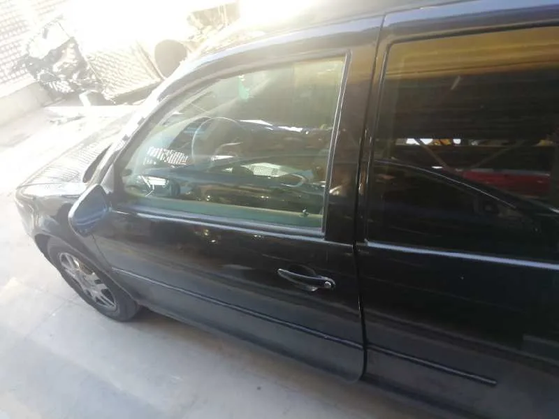 VOLKSWAGEN GOLF IV BERLINA (1J1) VOLKSWAGEN GOLF IV BERLINA (1J1) '2001 25 ANIVERSARIO NEGRO 1999