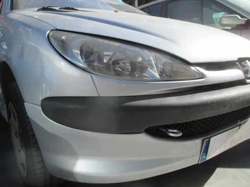 PEUGEOT 206 BERLINA PEUGEOT 206 BERLINA '2003 X-LINE REFRI PLATA 1998