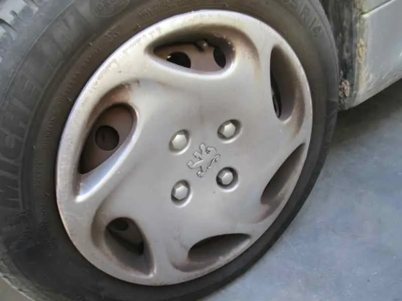 PEUGEOT 206 BERLINA PEUGEOT 206 BERLINA '2003 X-LINE REFRI PLATA 1998