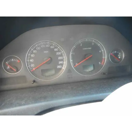 VOLVO XC70 '2004 2.4 DIESEL CAT PLATA
