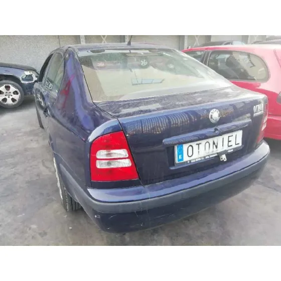 SKODA OCTAVIA BERLINA (1U2) '2003 AMBIENTE AZUL MARINO