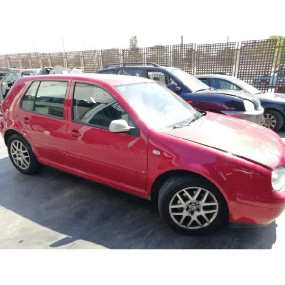 VOLKSWAGEN GOLF IV BERLINA (1J1) '2002 1.9 TDI ROJO