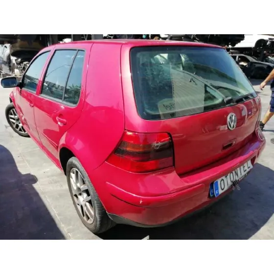 VOLKSWAGEN GOLF IV BERLINA (1J1) '2002 1.9 TDI ROJO
