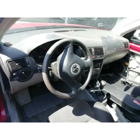 VOLKSWAGEN GOLF IV BERLINA (1J1) '2002 1.9 TDI ROJO