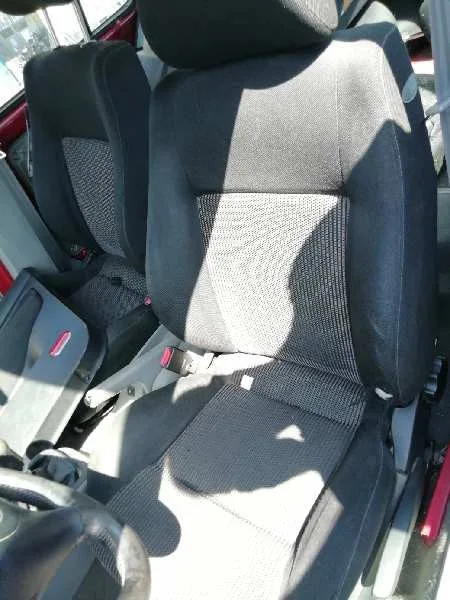VOLKSWAGEN GOLF IV BERLINA (1J1) '2002 1.9 TDI ROJO