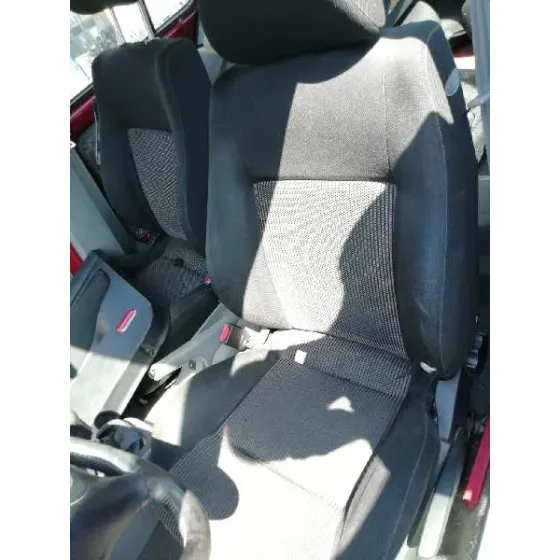 VOLKSWAGEN GOLF IV BERLINA (1J1) '2002 1.9 TDI ROJO