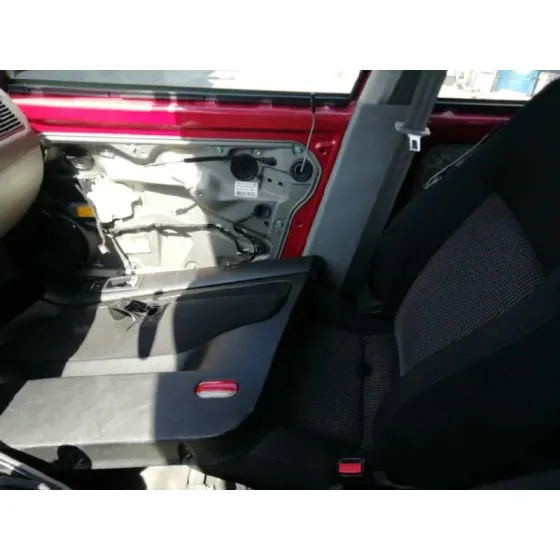 VOLKSWAGEN GOLF IV BERLINA (1J1) '2002 1.9 TDI ROJO