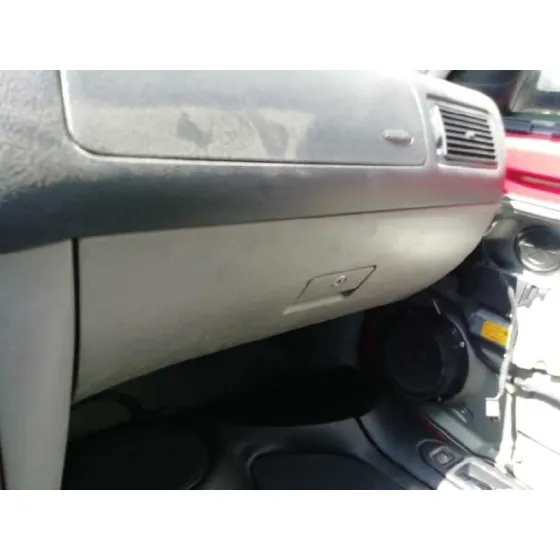 VOLKSWAGEN GOLF IV BERLINA (1J1) '2002 1.9 TDI ROJO