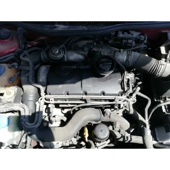 VOLKSWAGEN GOLF IV BERLINA (1J1) '2002 1.9 TDI ROJO