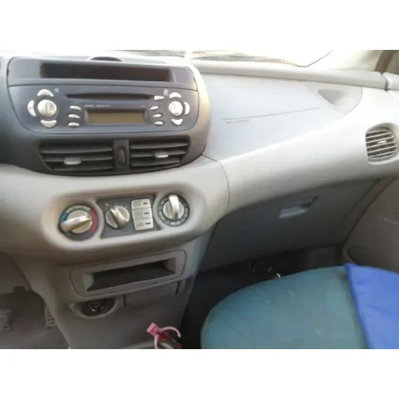 NISSAN ALMERA TINO (V10M) '2000 MAR VERDE CLARO