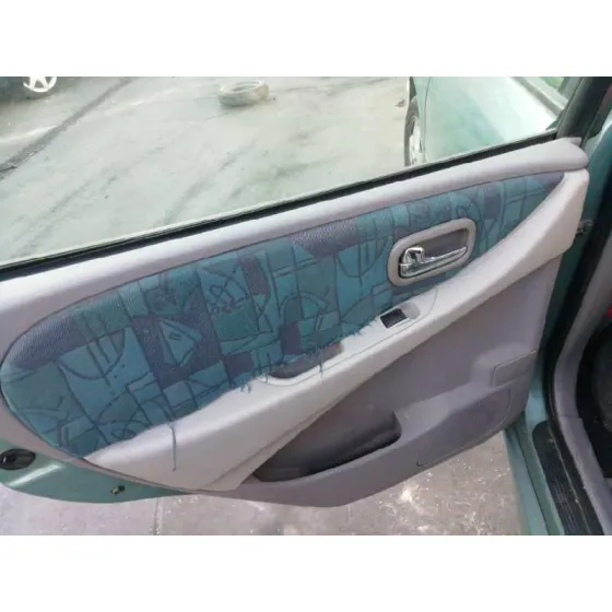 NISSAN ALMERA TINO (V10M) '2000 MAR VERDE CLARO