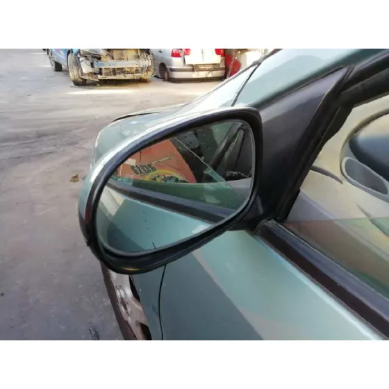 NISSAN ALMERA TINO (V10M) '2000 MAR VERDE CLARO