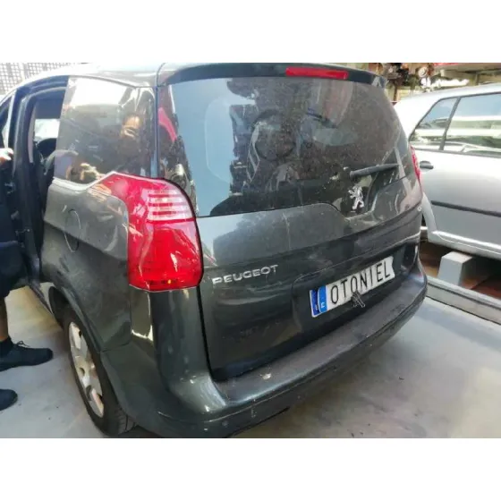 PEUGEOT 5008 '2010 PREMIUM GRIS