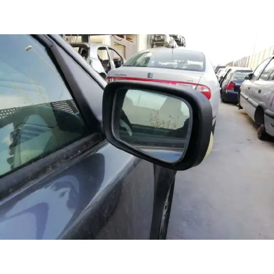 VOLVO V50 FAMILIAR '2006 1.8 MOMENTUM NEGRO