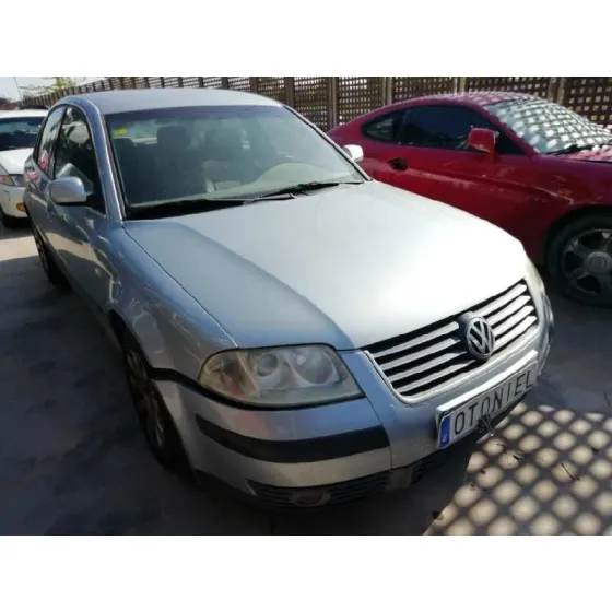 VOLKSWAGEN PASSAT BERLINA (3B3) '2002 1.9 TDI GRIS