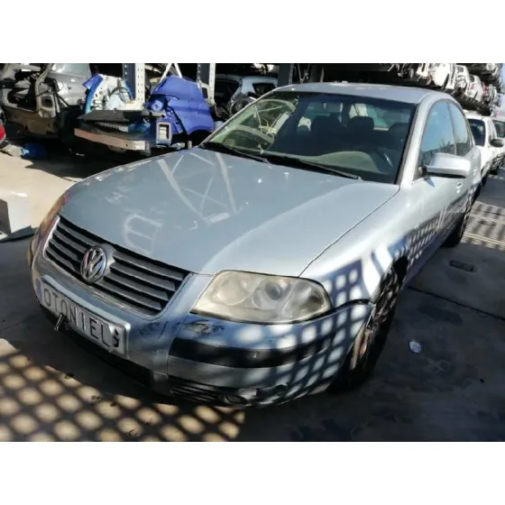VOLKSWAGEN PASSAT BERLINA (3B3) '2002 1.9 TDI GRIS