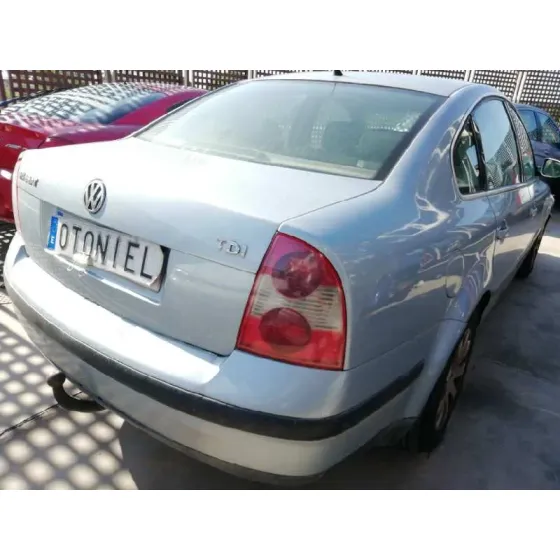 VOLKSWAGEN PASSAT BERLINA (3B3) '2002 1.9 TDI GRIS