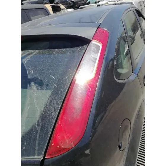 FORD FOCUS BERLINA (CAP) '2006 1.6 16V CAT NEGRO