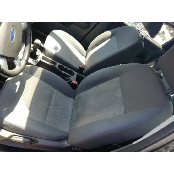 FORD FOCUS BERLINA (CAP) '2006 1.6 16V CAT NEGRO