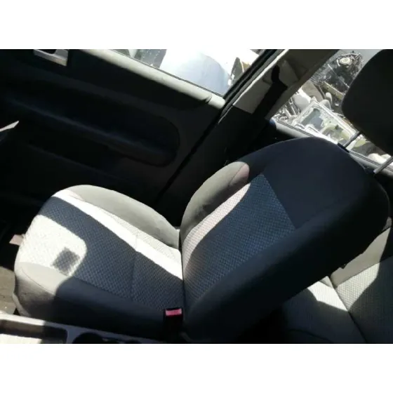 FORD FOCUS BERLINA (CAP) '2006 1.6 16V CAT NEGRO