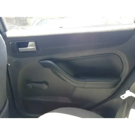 FORD FOCUS BERLINA (CAP) '2006 1.6 16V CAT NEGRO