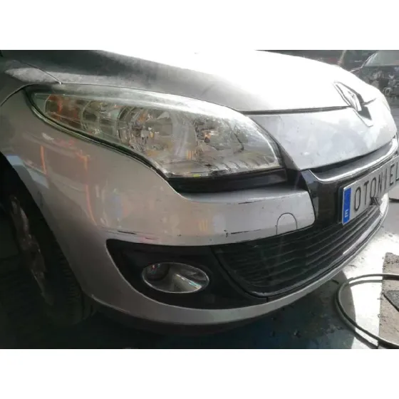 RENAULT MEGANE III BERLINA 5 P '2012 DYNAMIQUE GRIS PLATA