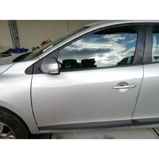 RENAULT MEGANE III BERLINA 5 P '2012 DYNAMIQUE GRIS PLATA