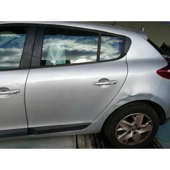 RENAULT MEGANE III BERLINA 5 P '2012 DYNAMIQUE GRIS PLATA