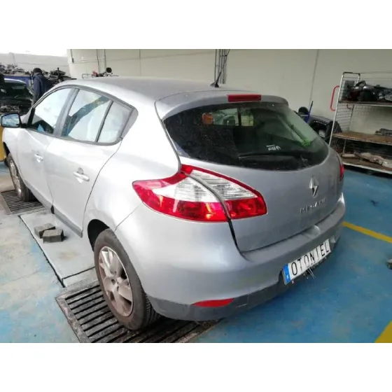 RENAULT MEGANE III BERLINA 5 P '2012 DYNAMIQUE GRIS PLATA