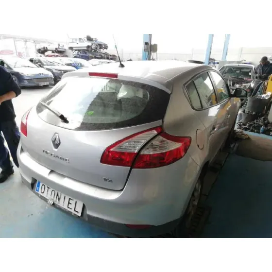 RENAULT MEGANE III BERLINA 5 P '2012 DYNAMIQUE GRIS PLATA