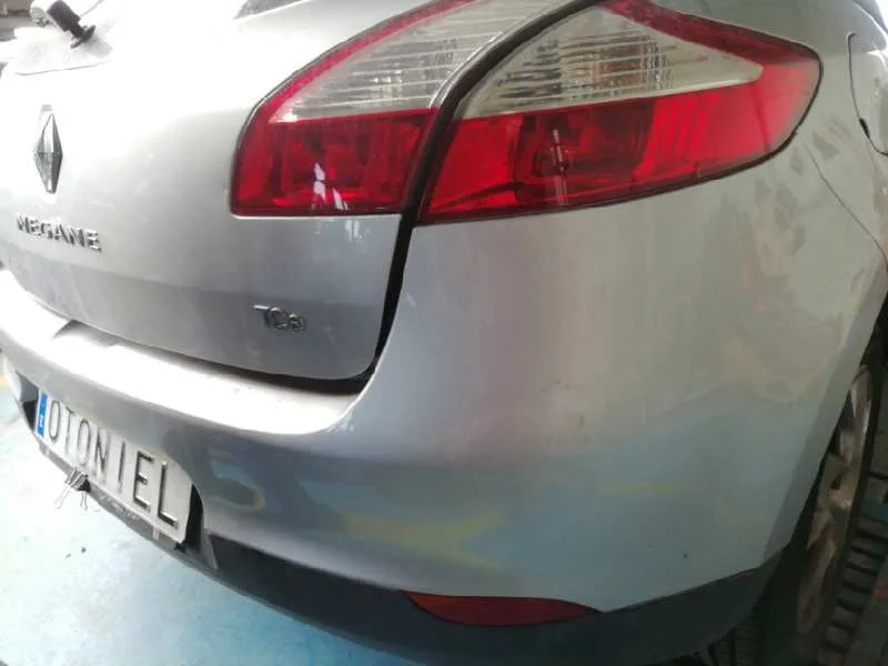 RENAULT MEGANE III BERLINA 5 P '2012 DYNAMIQUE GRIS PLATA