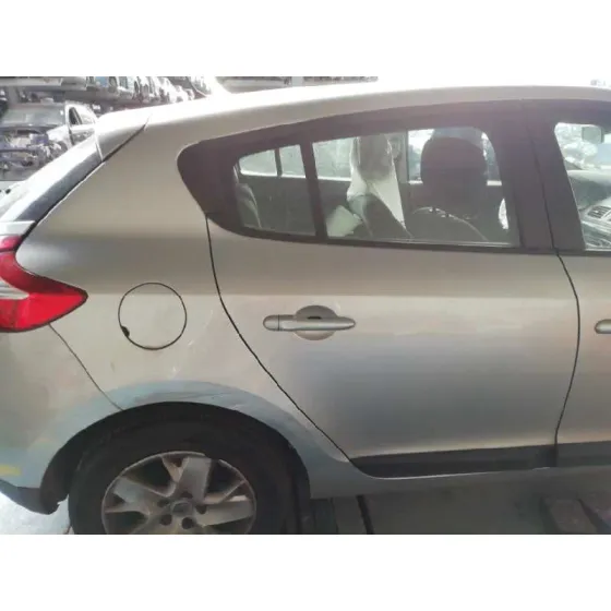 RENAULT MEGANE III BERLINA 5 P '2012 DYNAMIQUE GRIS PLATA