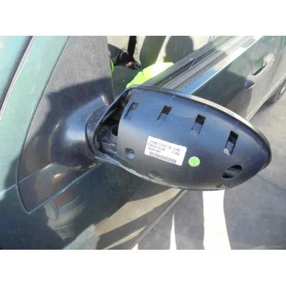 FORD FOCUS BERLINA (CAK) '2004 AMBIENTE VERDE