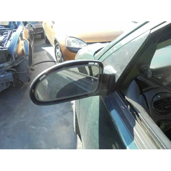 FORD FOCUS BERLINA (CAK) '2004 AMBIENTE VERDE
