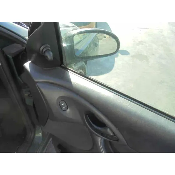 FORD FOCUS BERLINA (CAK) '2004 AMBIENTE VERDE