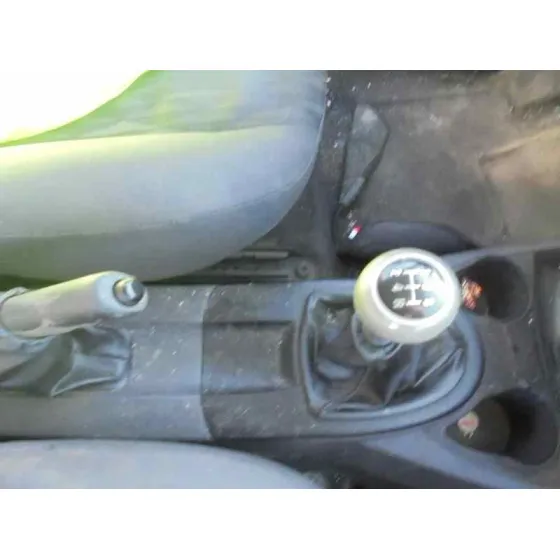 FORD FOCUS BERLINA (CAK) '2004 AMBIENTE VERDE