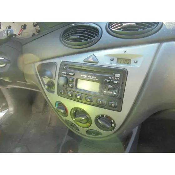 FORD FOCUS BERLINA (CAK) '2004 AMBIENTE VERDE