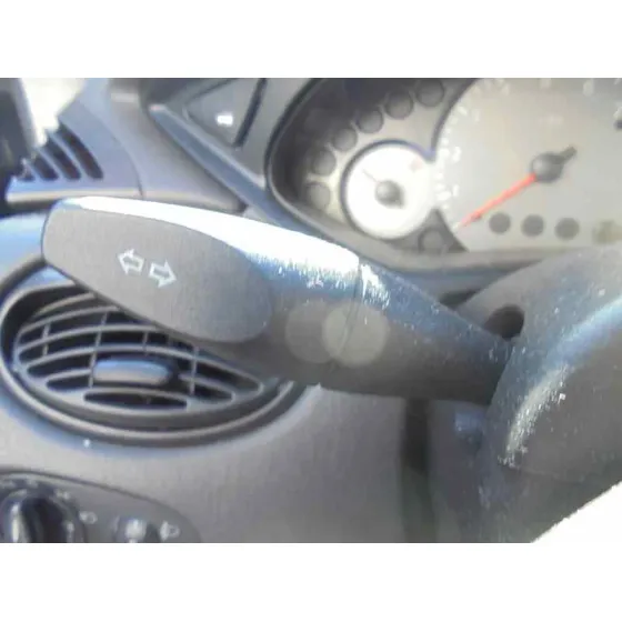 FORD FOCUS BERLINA (CAK) '2004 AMBIENTE VERDE